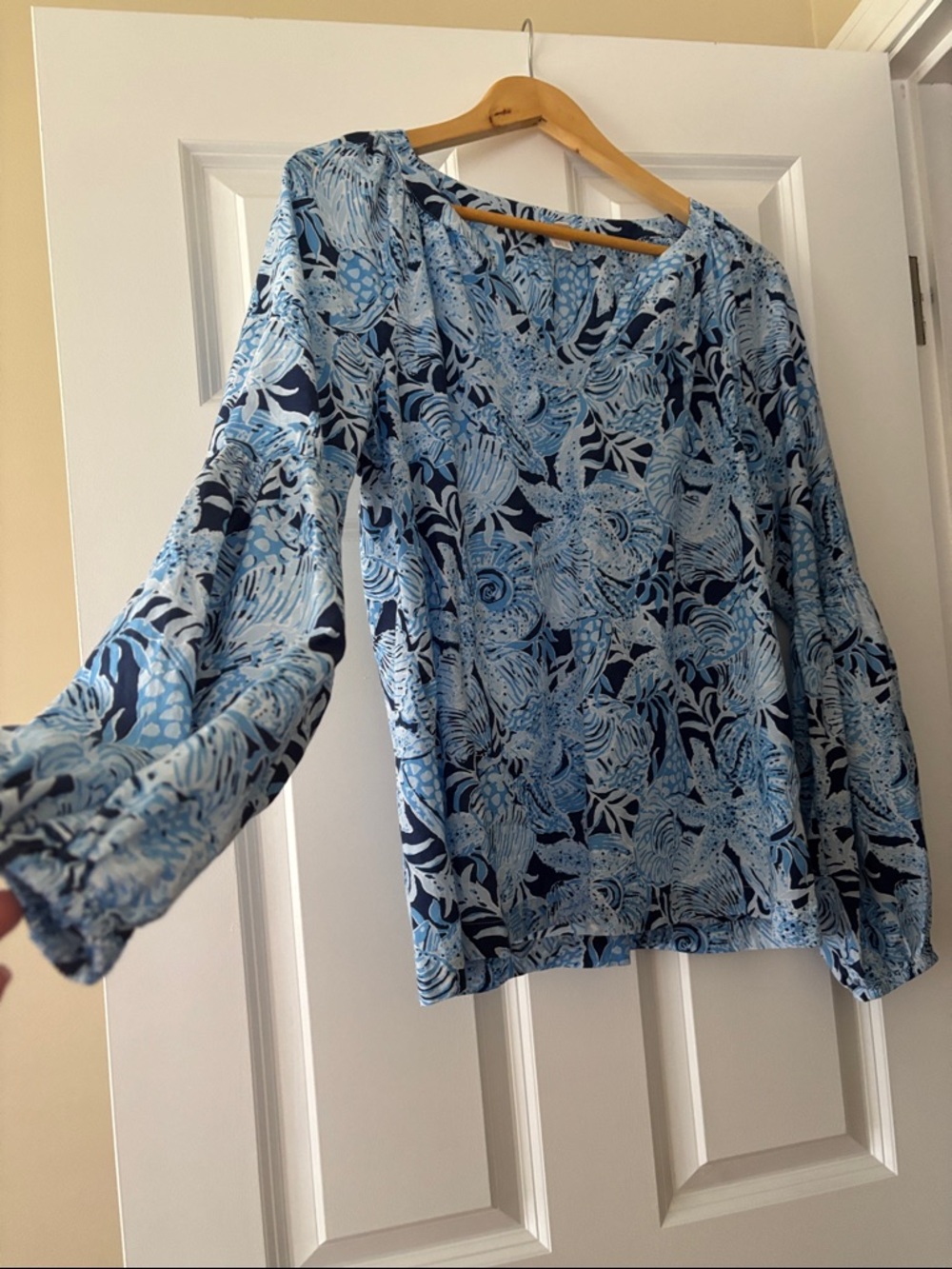 Lilly Pulitzer Blue Floral V-Neck Long-Sleeve Blouse